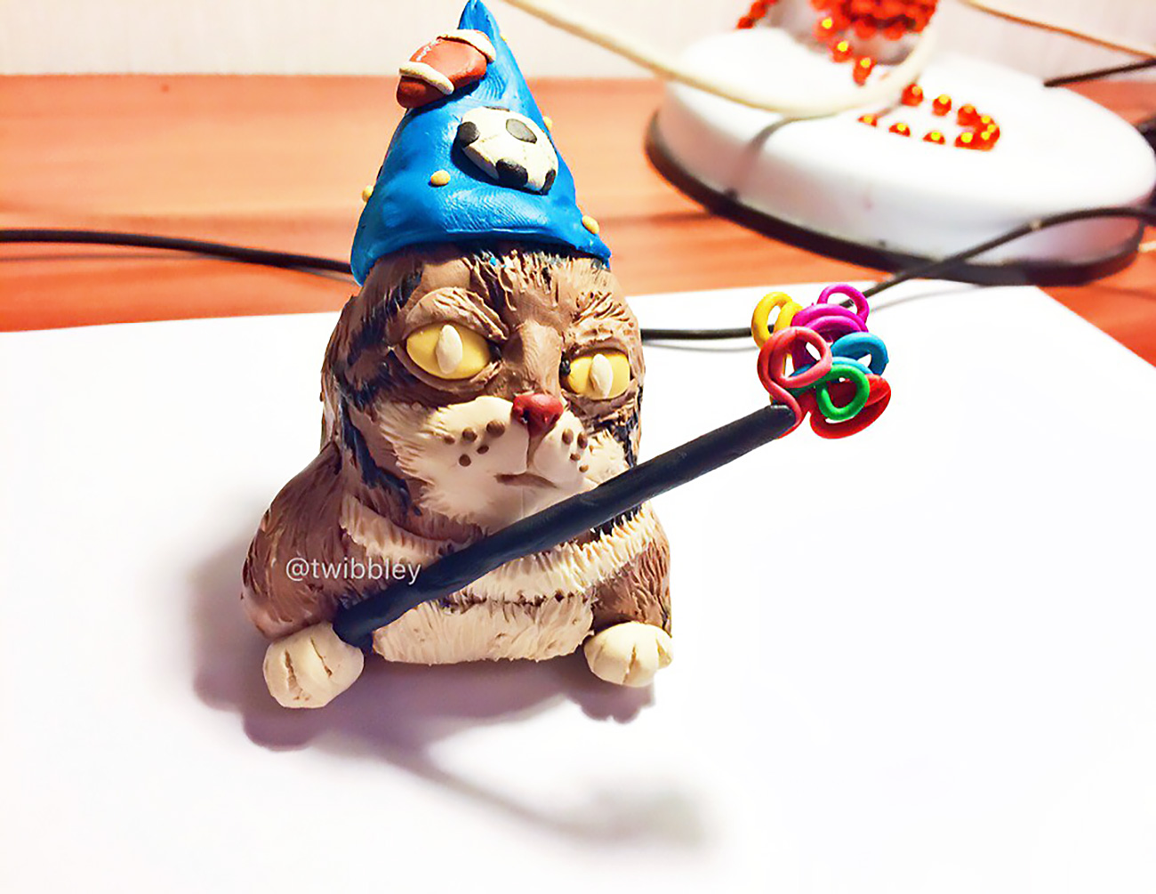 Meme del gato mago conocido como Vzhuj. Fuente: <a  data-cke-saved-href="https://twitter.com/twibbley?lang=en" href="https://twitter.com/twibbley?lang=en" target="_blank">@twibbley</a>