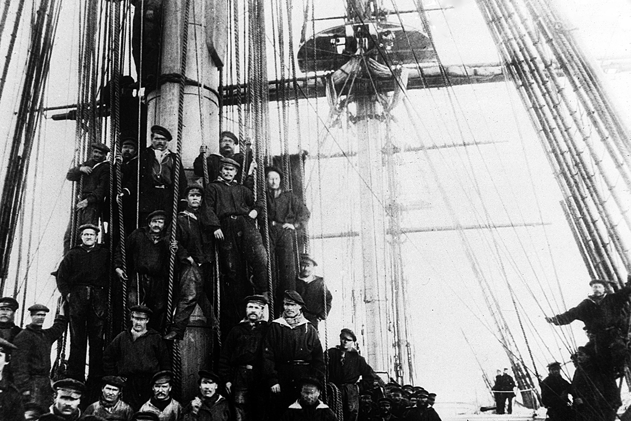 The crew of the Russian frigate Osliaba during the American Civil War in Alexandria, Virginia, 1863. / Getty Images
