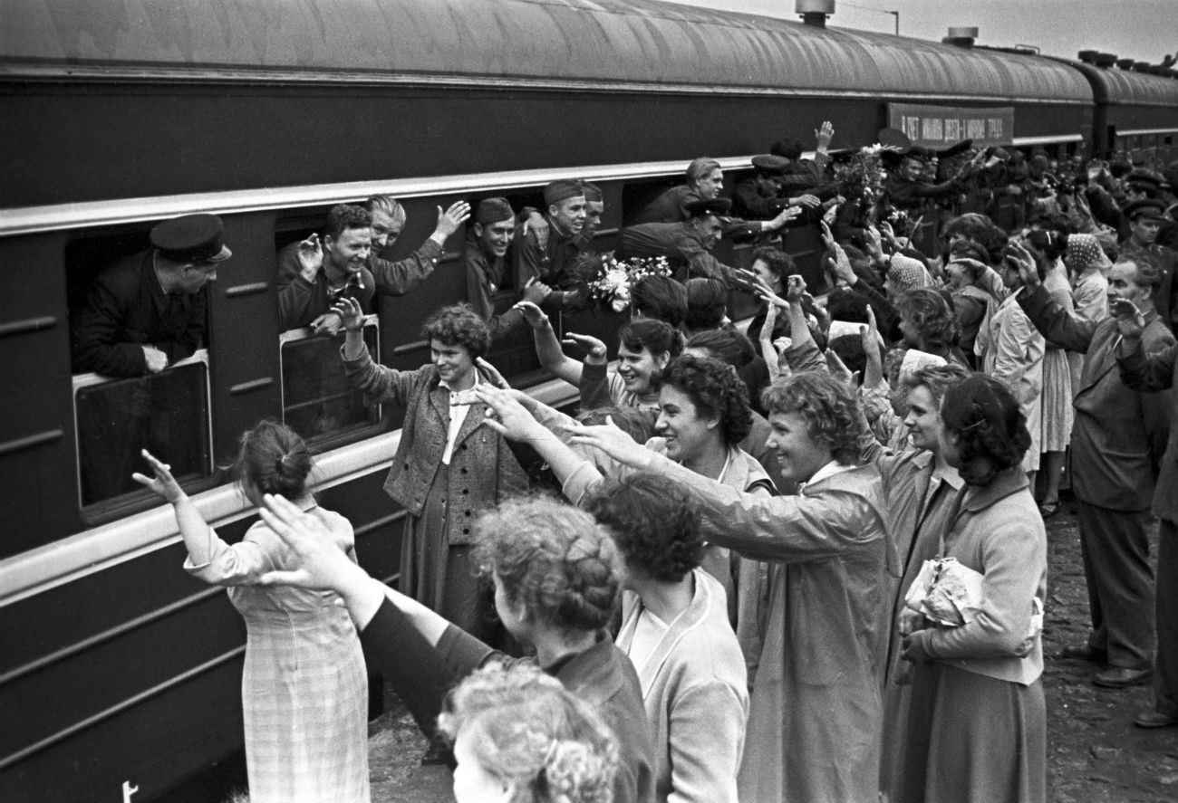 Demobilzed Soviet soldiers leaving to reclaim virgin lands are seen off by their relatives and friends.  01.07.1960 / Mikhail Ozerskiy/TASS