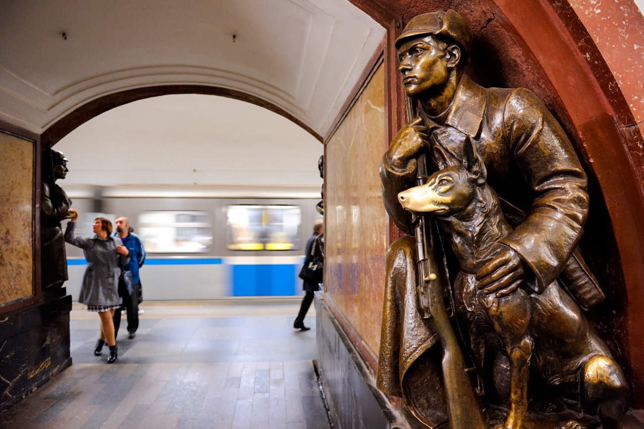 Трг Револуције је можда најграндиознија станица грандиозног московског метроа. Извор: Legion Media