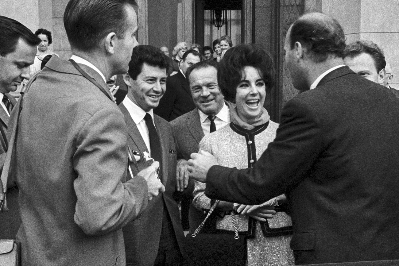 Elizabeth Taylor and her husband Eddy Fisher in Moscow. / Valentin Mastyukov / TASS