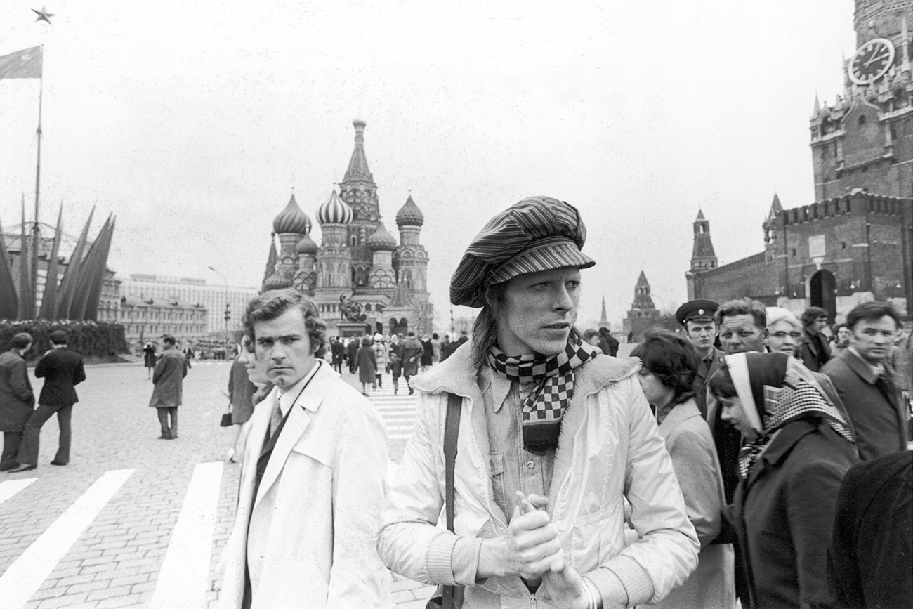 David Bowie with Geoff MacCormack on Red Square. / Geoff MacCormack