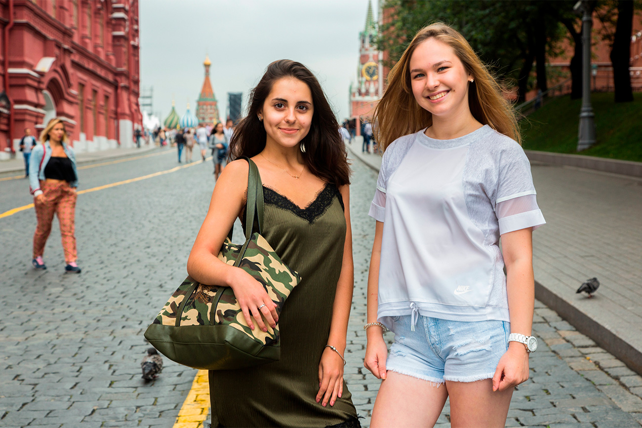 Marina avec sa copine Violette. Crédit : Alexander Tchernavskiy