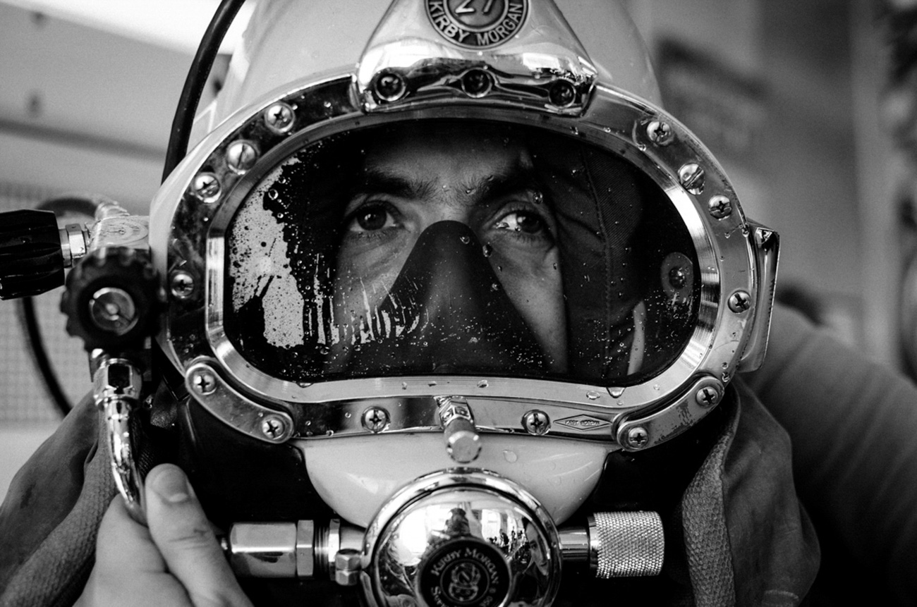 A frogman preparing for his immersion in the DOSAAF specialized sea school. / Artem Protsyuk