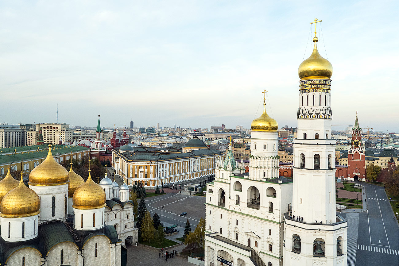From left: the Dormition Cathedral, the Senate building, and the Ivan the Great Bell Tower at the Moscow Kremlin. / Alexey Druzginin / Anton Denisov / Russian Presidential Press Office