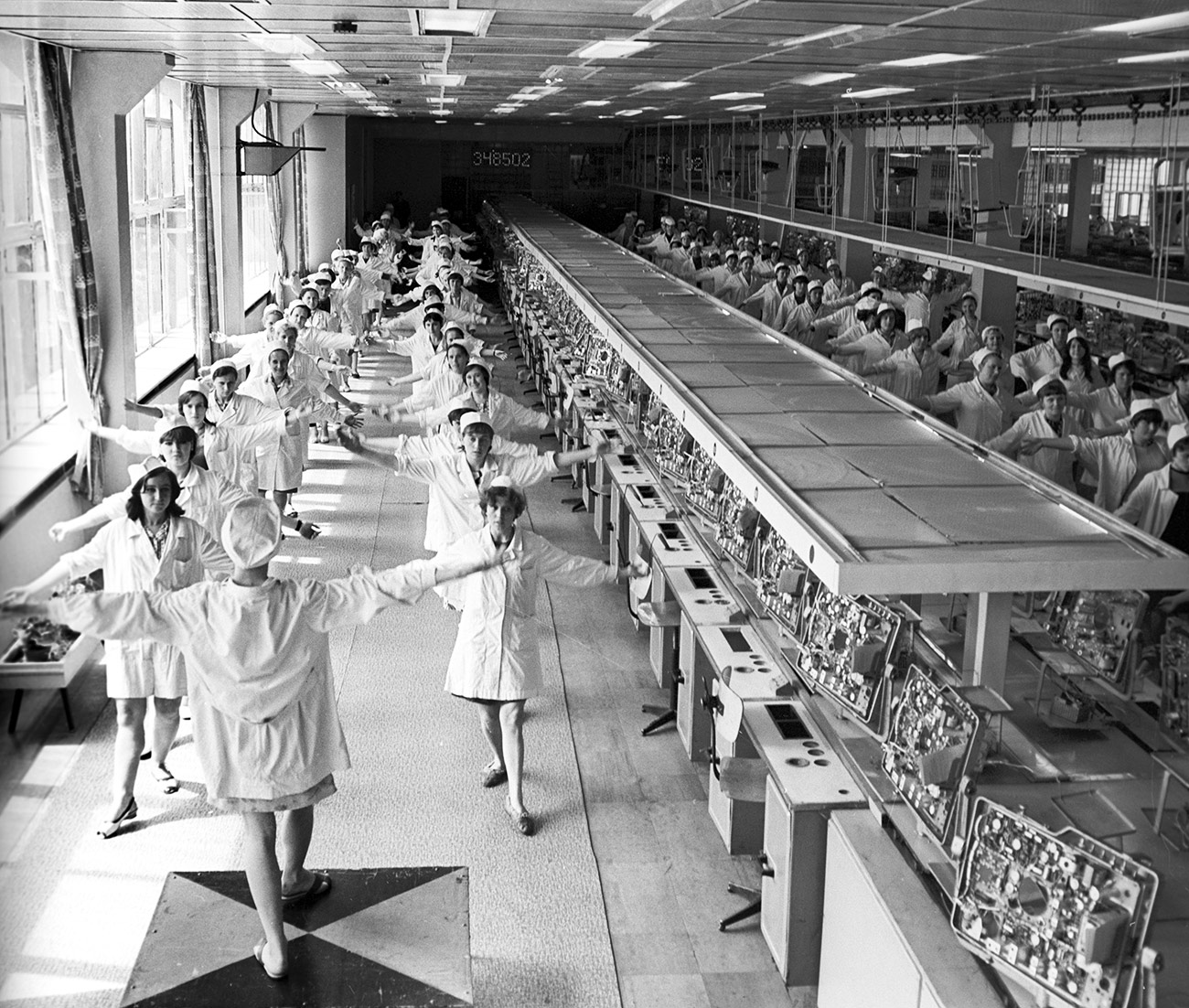 Industrial gymnastics at Lvov Television Manufacturing. 1969 / B. Krishtul/RIA Novosti