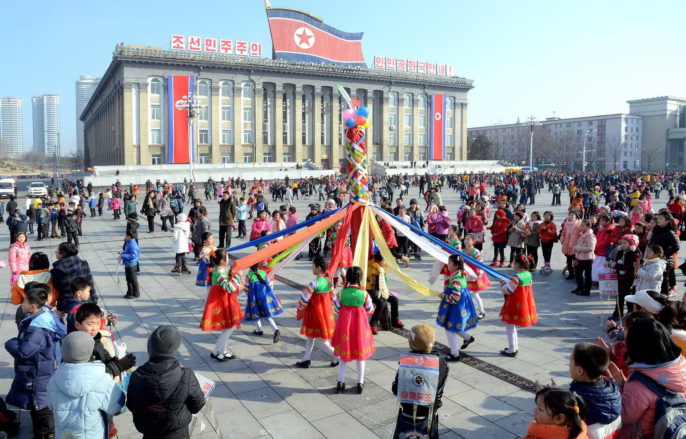 Festeggiamenti per il capodanno lunare nella piazza di Pyongyang in Corea del Nord. Fonte: ZUMA Press/Global Look Press