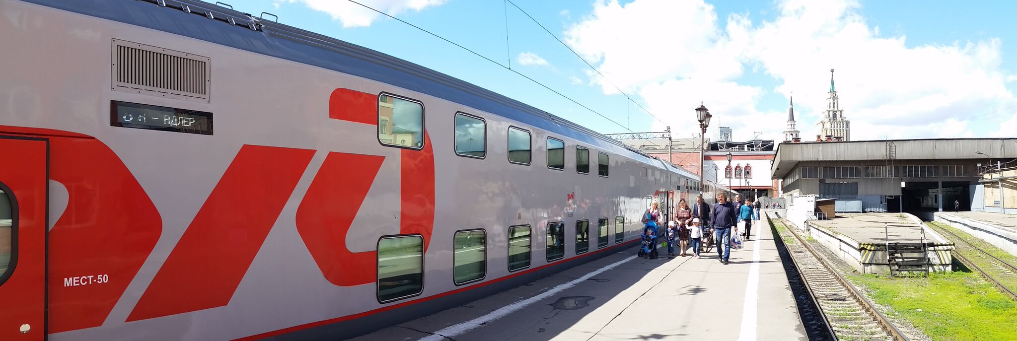 These double-decker trains go from the Kazansky train station in Moscow to the Russian south: In less then one day you'll arrive in Sochi on the Black Sea. / Peggy Lohse