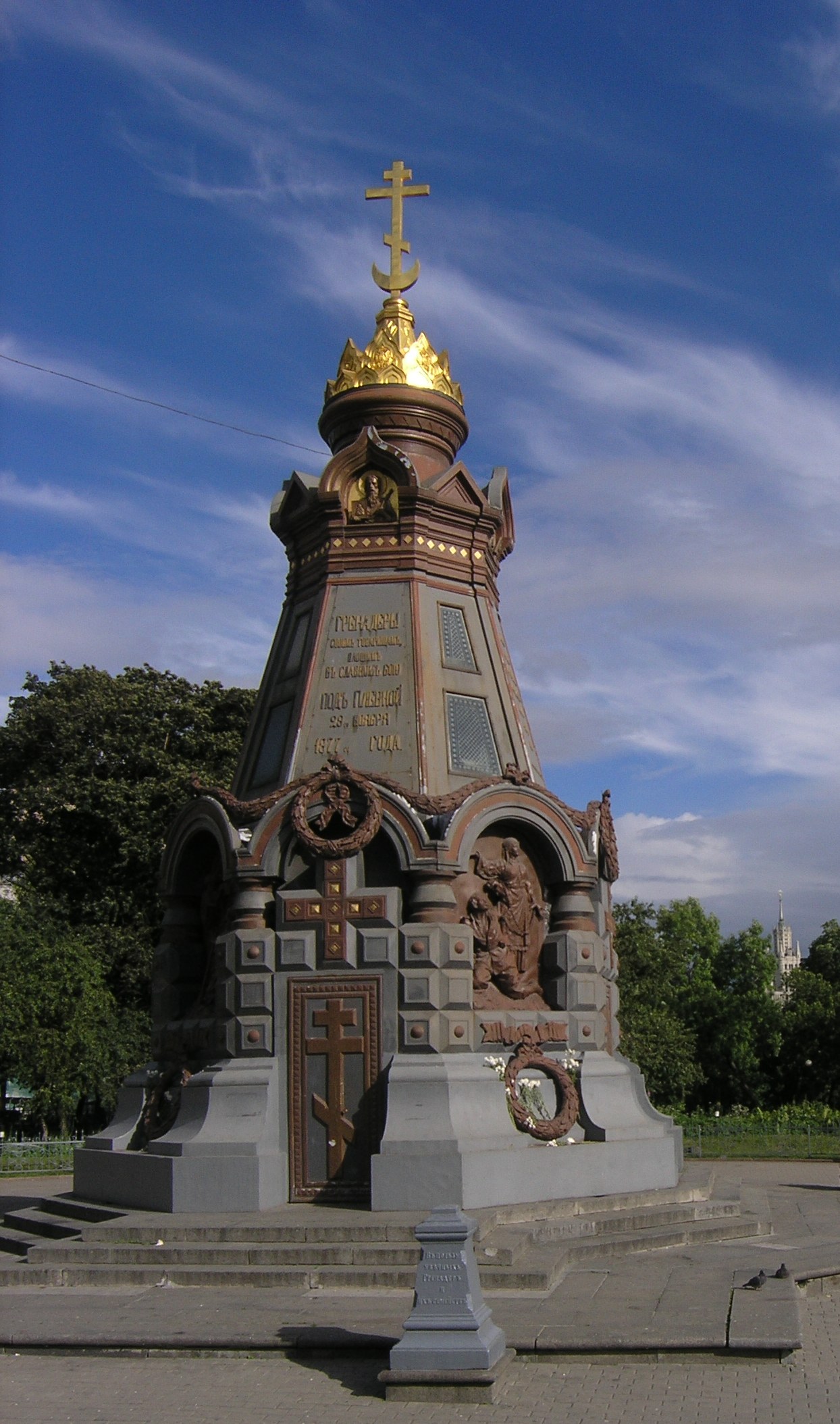 Параклис на героите от Плевен (1888 г., арх. В. И. Шервуд, Москва). Снимка: wikipedia.org / Ikar.us