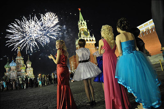 Russia's school graduates celebrate their prom night on the Red Square. Alexey Miridonov / Kommersant