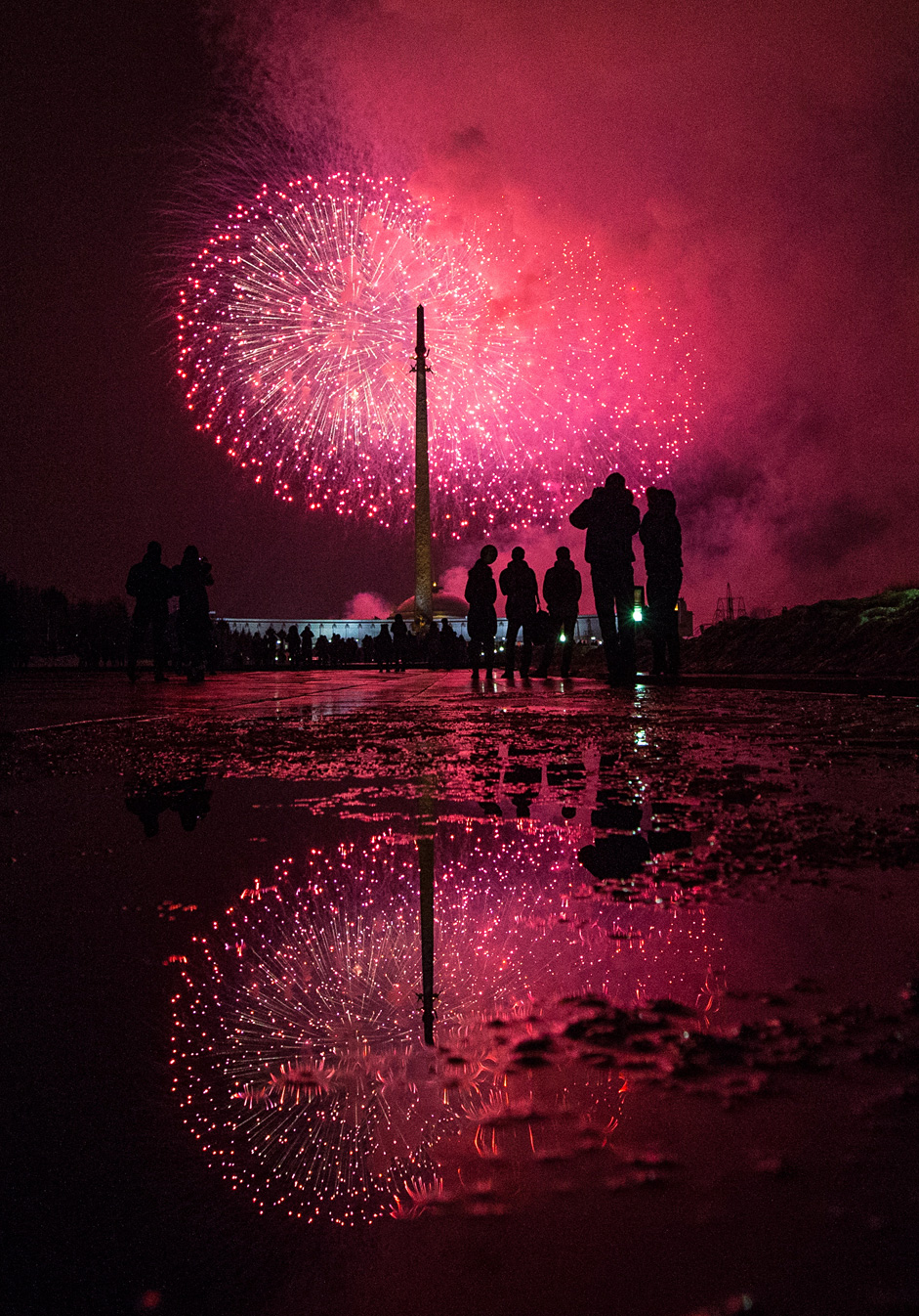 祖国防衛者の日 を祝って 花火 ロシア ビヨンド