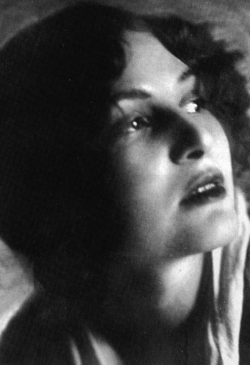 Yalangoch qizning paypoqdagi shaxsiy fotosurati Rus tilida veb-kamera