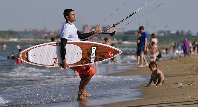 A kitesurfer on the beach of the Caspian sea in Makhachkala. Photo credit: TASS/Dmitry Rogulin