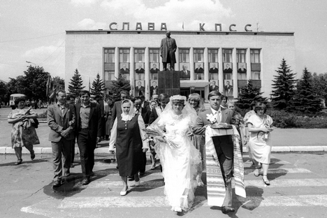 Weddings à la Russe