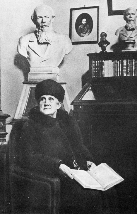 Anna Dostoiévskaia escreveu dois livros biográficos sobre o marido.