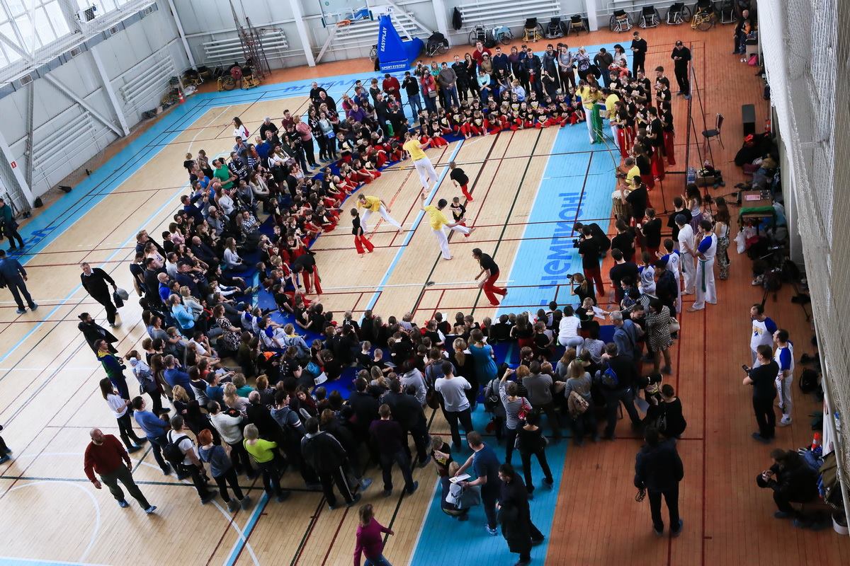  Rodas contaram com 150 capoeiristas. Mestre Bamba foi atração / Foto: Federação de Capoeira de Vladivostok/vk.com