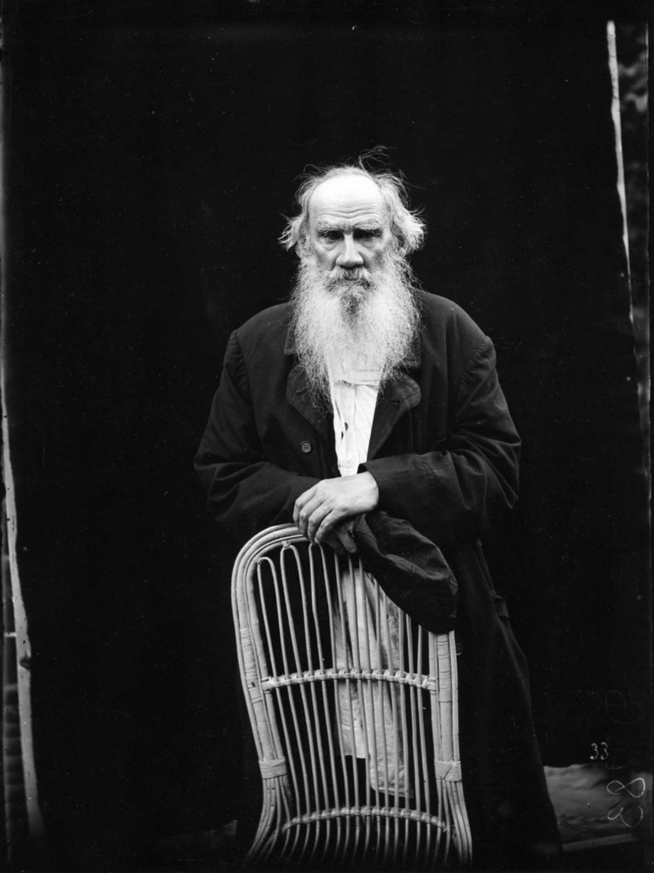 Leo Tolstoi, 1902.\n