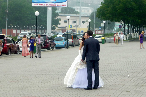 Beautiful brides in Vladivostok. Photo by Errol Chopping