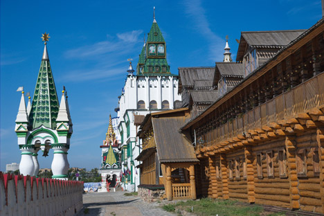 the Izmailovo vernisage souvenir market. Source: Lori / Legion Media