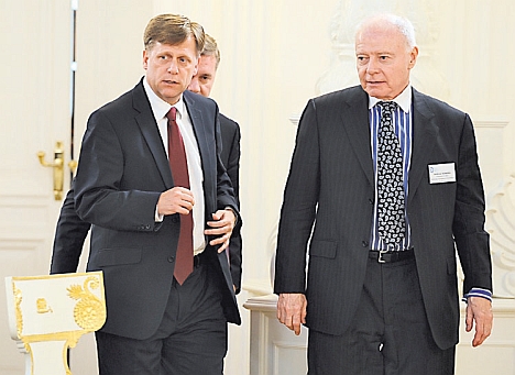 U.S. Ambassador Michael McFaul (left) and AmCham’s Andrew Somers. Source: Kommersant