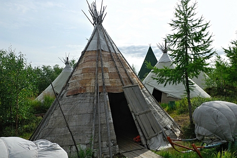 Salekhard, the capital of the Yamal-Nenets Autonomous District, hosts a festival of reindeer herders every spring, and their traditional reindeer skin tents made from poles, bark and felt. Source: Lori / Legion Media
