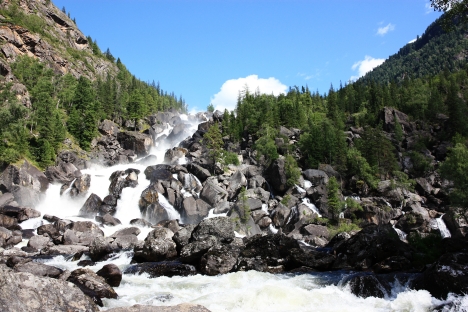 The Uchar waterfall on the Chulcha River. Source: Lori / Legion Media