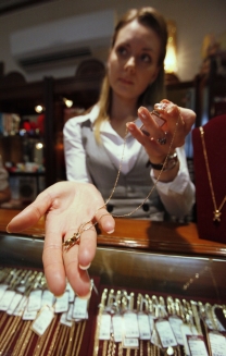 Moscow jewelry stores are starting to stock yellow-white gold. Source: Reuters