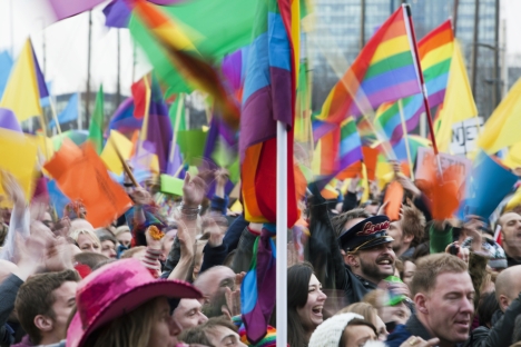 Demonstrators take part in protest by the gay community during Russian President Vladimir Putin's visit in Amsterdam April 8, 2013. Source: Reuters