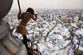 Extreme Russian roofers: on the brink of safety