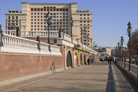 Manezhnaya square. View of the Moscow hotel