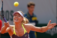 Serena destroys Sharapova in Paris