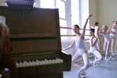 Russian ballet school between art and permanent competition
