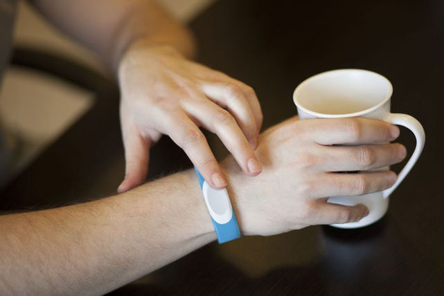 Russian developers create smart bracelets for couples