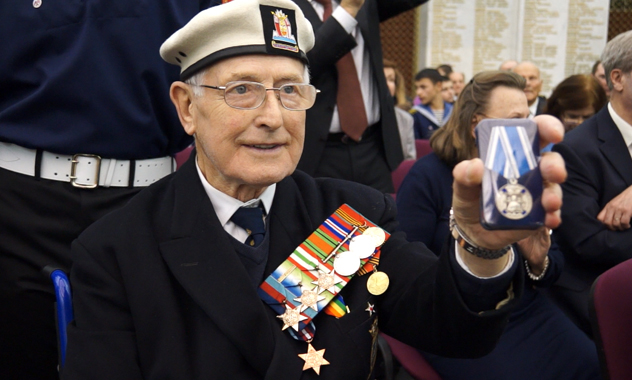 
British veterans present Arctic Star medal to WWII museum in Moscow
 