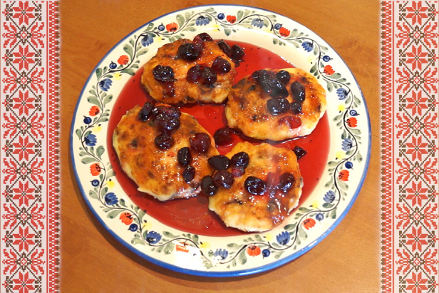 Syrniki, fried quark pancakes