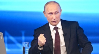 Putin answers questions from Russians and Snowden in marathon call-in show