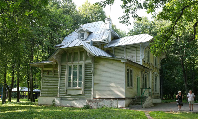 Where to find a real Russian dacha