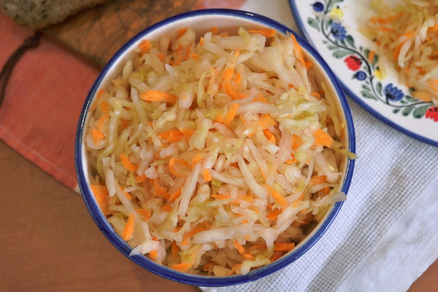 Delicious TV: Crunchy pickled cabbage