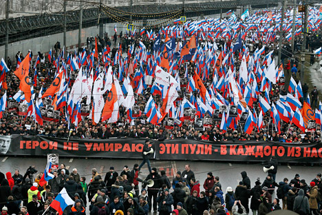Tens of thousands gather in Moscow to mourn Boris Nemtsov