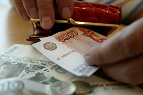 The volume of Russia's foreign debt decreases by $83.7 billion in 2015