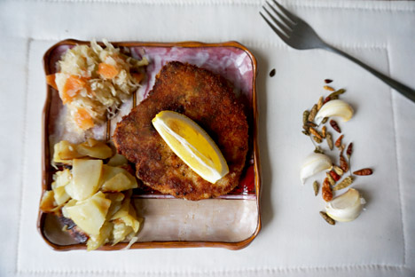 A German meal in the Soviet cookbook 