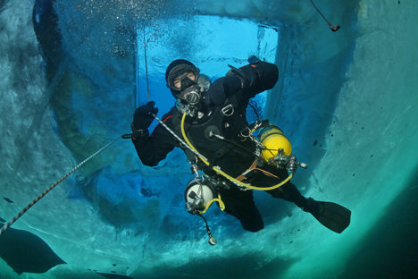 Divers aim to set a new underwater record above the Arctic Circle