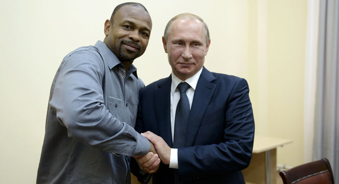 Legendary boxer Roy Jones Jr. writes application for Russian citizenship in Crimea