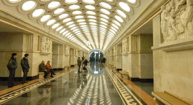 Resultado de imagen para Fotos de lÃ­nea del metro de MoscÃº