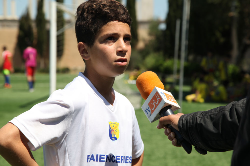 Argelia. Jugador de la Academia Paradou Athletic Club habla con la prensa tras el encuentro amistoso contra Tessala El Merdja. El FC Paradou es el primer equipo africano en participar en el programa F4F.