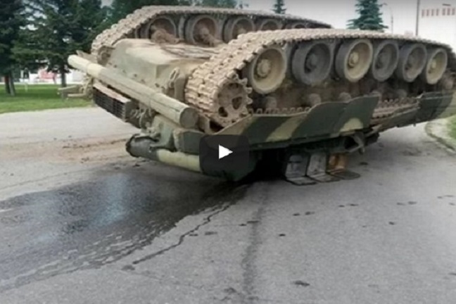 Neobične nezgode ruske vojske na cestama Rusije
  