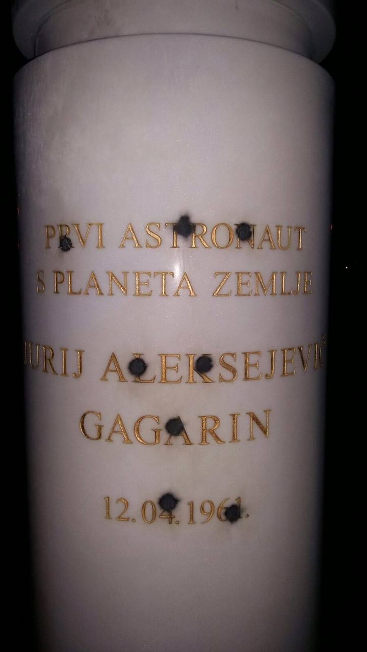Споменикот на Јуриј Гагарин во Загреб, Хрватска.\n