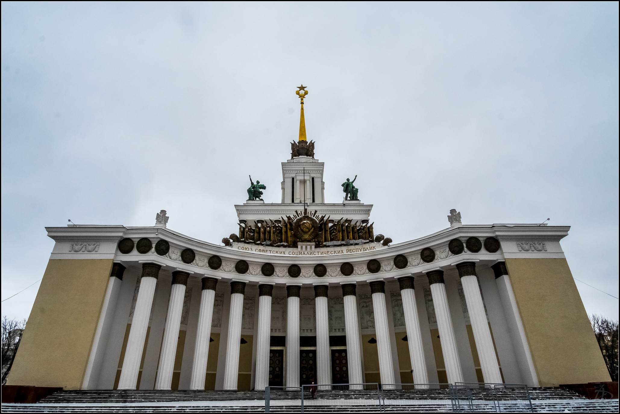 Centralni paviljon na kojem piše -  Savez sovjetskih socijalističkih republika. Izvor: Željko Đurin