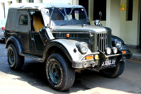 Tahun 1958 Mobil  Uni Soviet GAZ 69 Taklukkan Gunung Api 