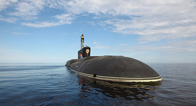 Kapal selam bertenaga nuklir peluncur rudal balistik Vladimir Monomakh milik Rusia telah berada di Laut Putih dan berhasil melakukan peluncuran rudal balistik antarbenua, rudal Bulava. Foto: RG